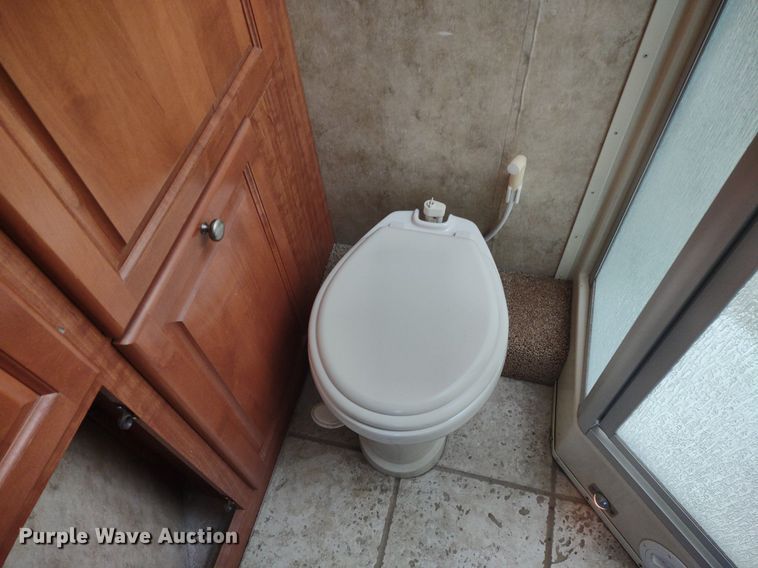 image for item DQ1703 2006 Freightliner Astoria  RV