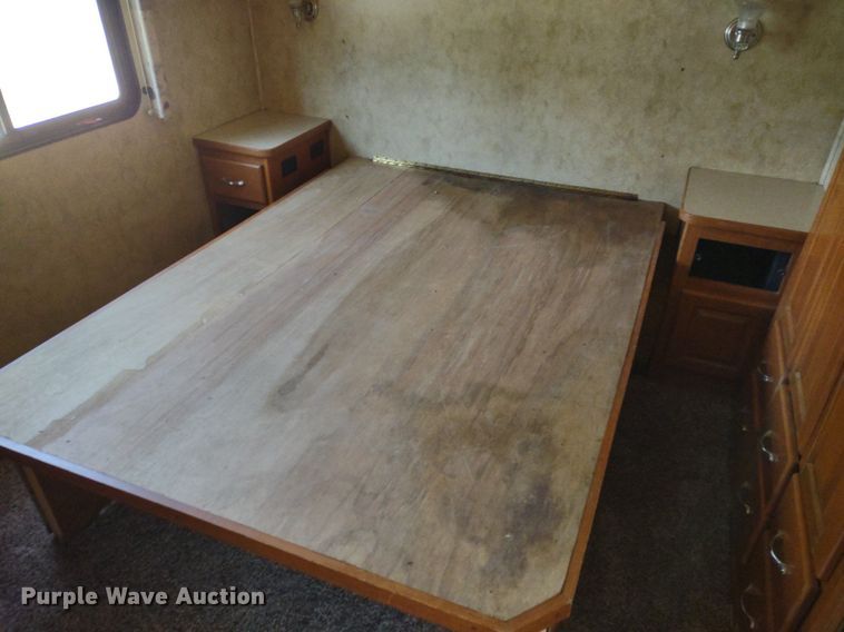 image for item DQ1703 2006 Freightliner Astoria  RV