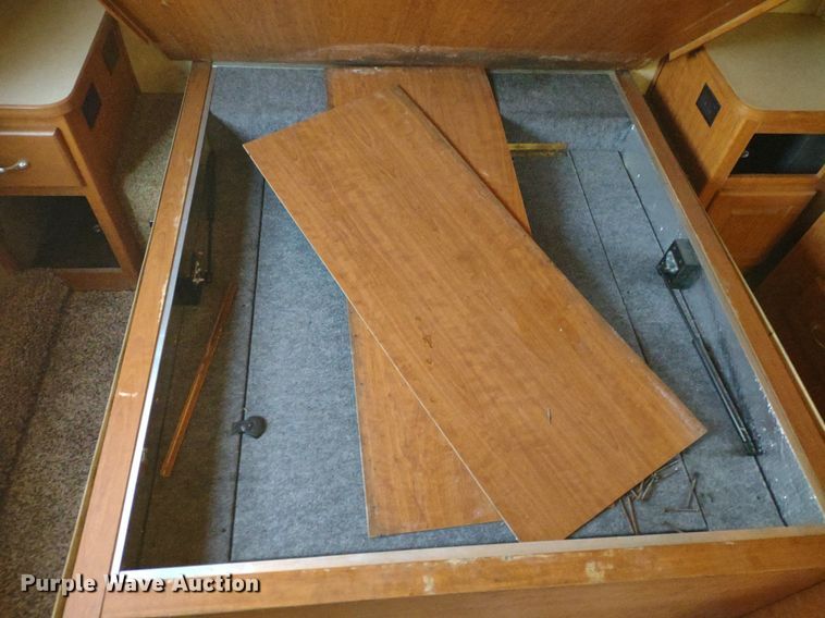 image for item DQ1703 2006 Freightliner Astoria  RV