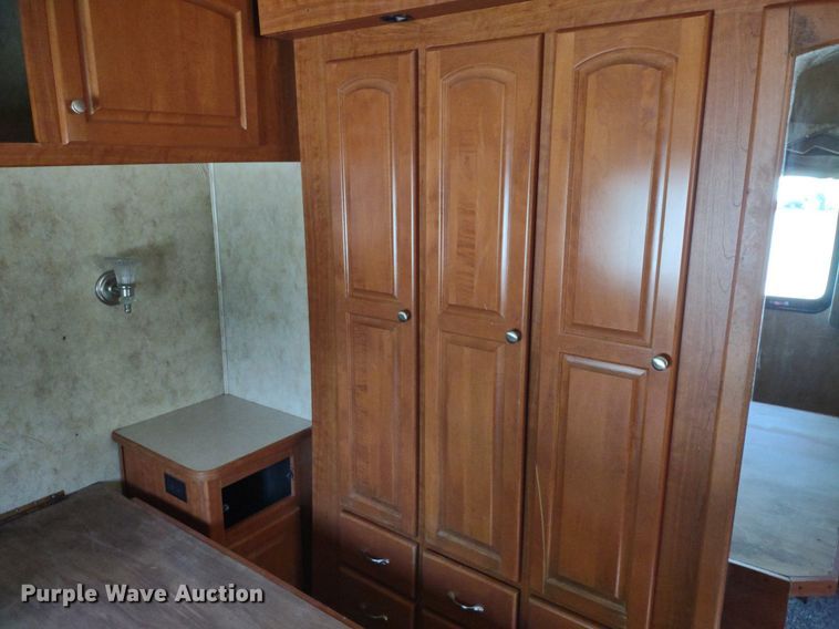 image for item DQ1703 2006 Freightliner Astoria  RV