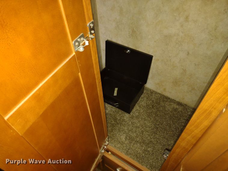 image for item DQ1703 2006 Freightliner Astoria  RV