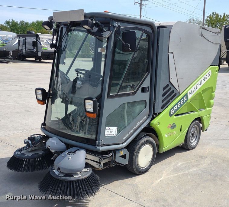 Green Machine 636HS sweeper in Clinton, MO | Item DQ1704 sold | Purple Wave