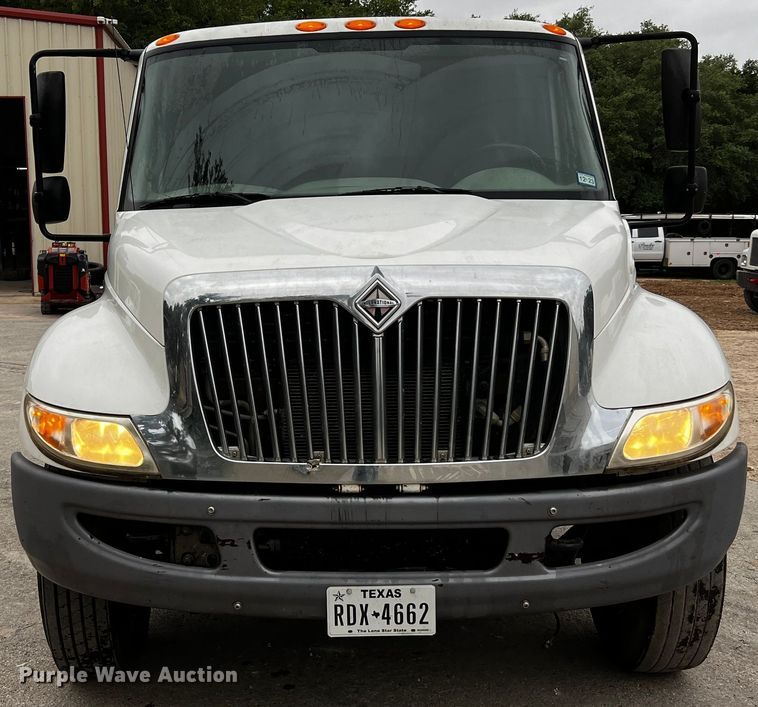 image for item DQ2030 2009 International 4300  Ext. Cab flatbed truck