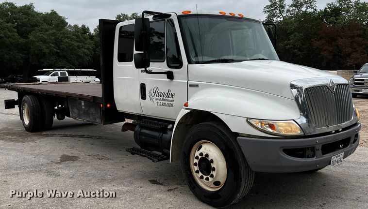 image for item DQ2030 2009 International 4300  Ext. Cab flatbed truck