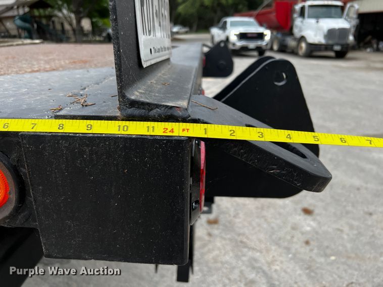 image for item DQ2030 2009 International 4300  Ext. Cab flatbed truck