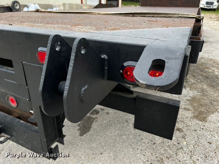 image for item DQ2030 2009 International 4300  Ext. Cab flatbed truck