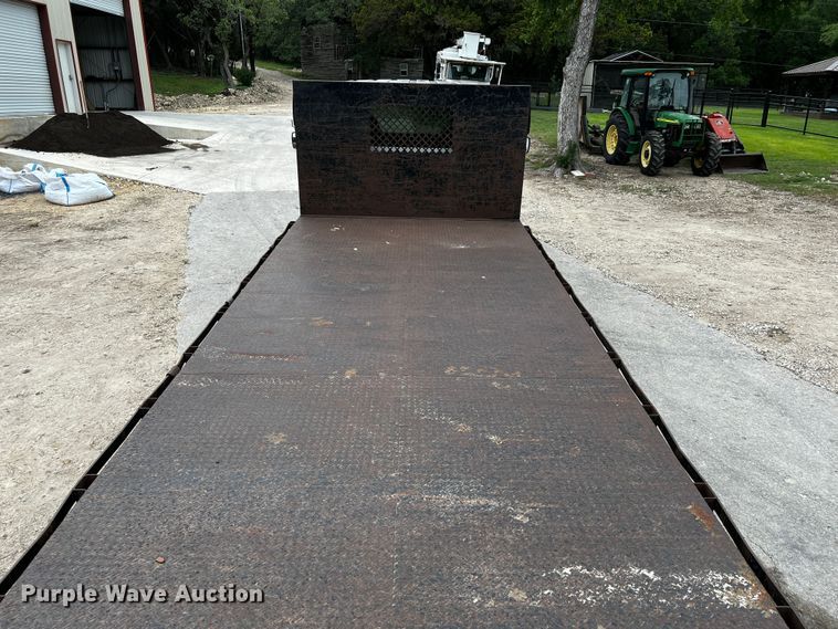 image for item DQ2030 2009 International 4300  Ext. Cab flatbed truck