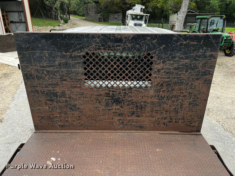 image for item DQ2030 2009 International 4300  Ext. Cab flatbed truck