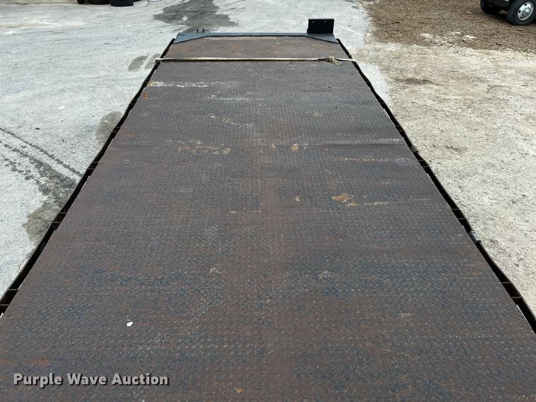 image for item DQ2030 2009 International 4300  Ext. Cab flatbed truck