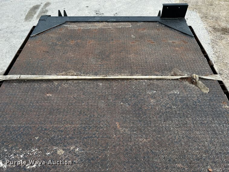 image for item DQ2030 2009 International 4300  Ext. Cab flatbed truck