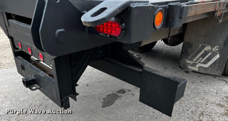 image for item DQ2030 2009 International 4300  Ext. Cab flatbed truck