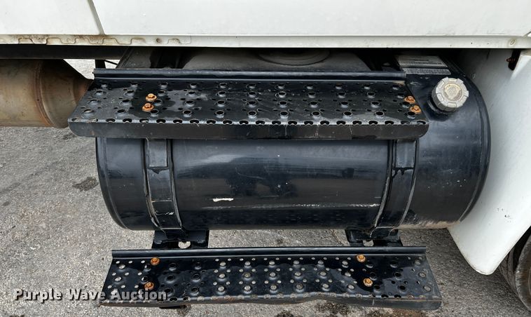 image for item DQ2030 2009 International 4300  Ext. Cab flatbed truck