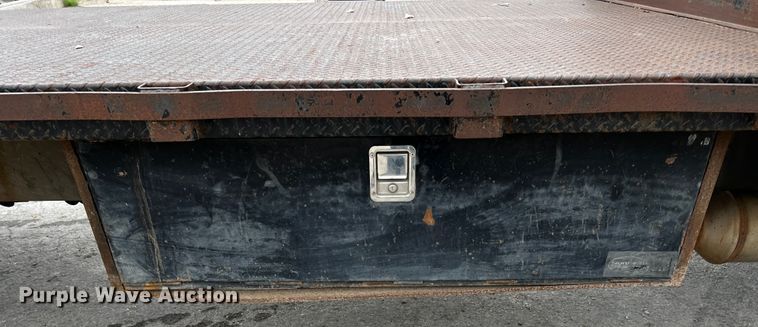 image for item DQ2030 2009 International 4300  Ext. Cab flatbed truck