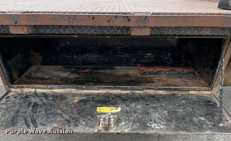 image for item DQ2030 2009 International 4300  Ext. Cab flatbed truck