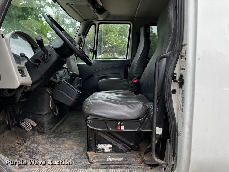 image for item DQ2030 2009 International 4300  Ext. Cab flatbed truck