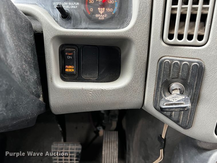 image for item DQ2030 2009 International 4300  Ext. Cab flatbed truck