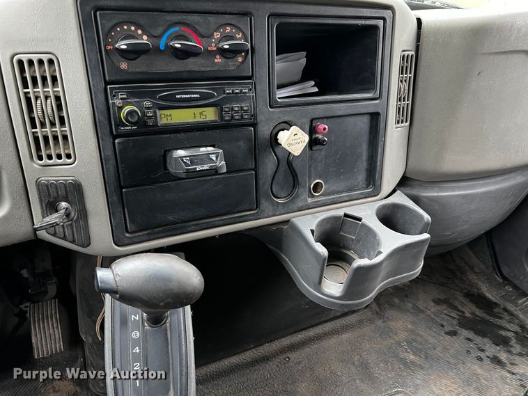 image for item DQ2030 2009 International 4300  Ext. Cab flatbed truck