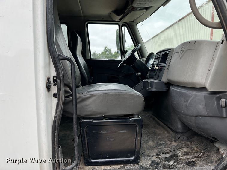 image for item DQ2030 2009 International 4300  Ext. Cab flatbed truck