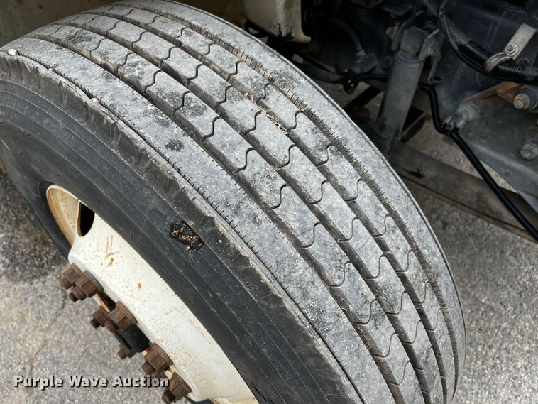 image for item DQ2030 2009 International 4300  Ext. Cab flatbed truck