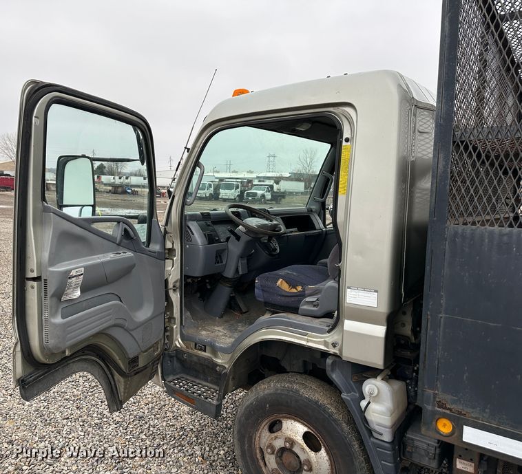 image for item DR5070 2006 Mitsubishi FUSO  flatbed truck