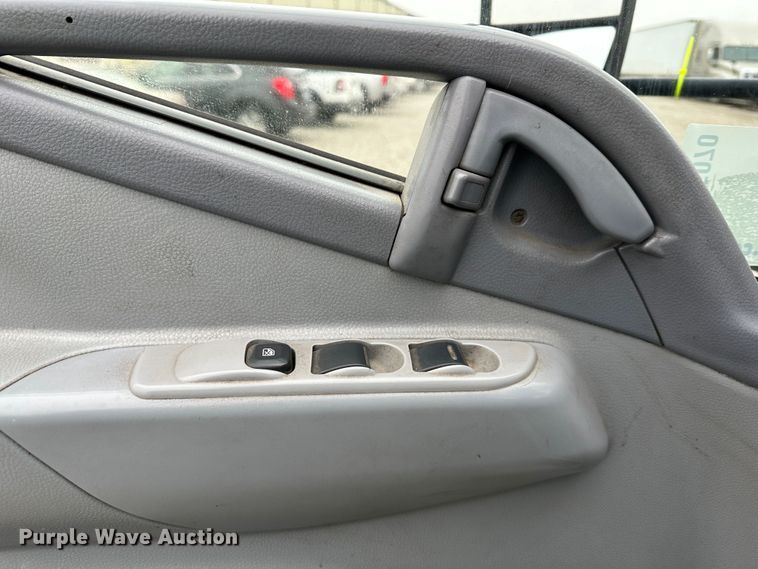 image for item DR5070 2006 Mitsubishi FUSO  flatbed truck