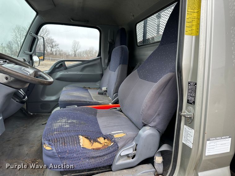 image for item DR5070 2006 Mitsubishi FUSO  flatbed truck