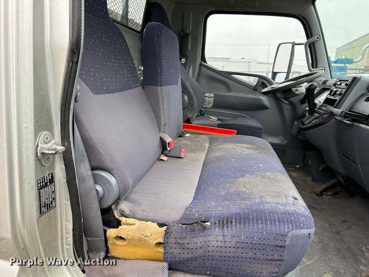 image for item DR5070 2006 Mitsubishi FUSO  flatbed truck