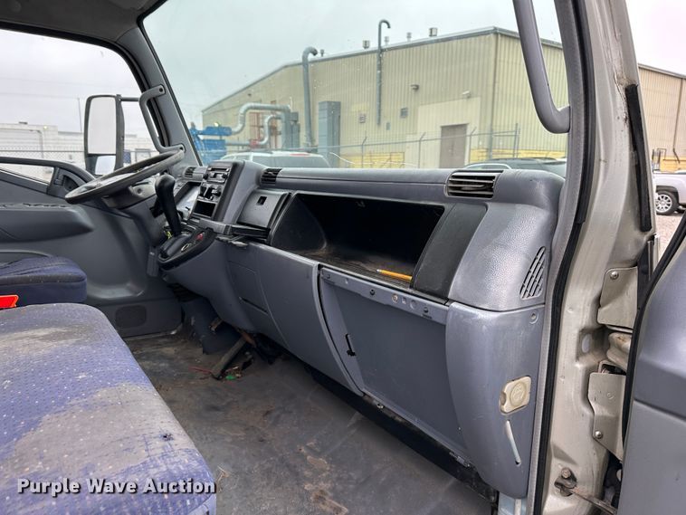 image for item DR5070 2006 Mitsubishi FUSO  flatbed truck