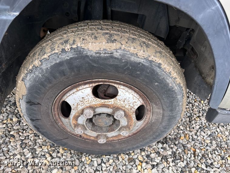 image for item DR5070 2006 Mitsubishi FUSO  flatbed truck