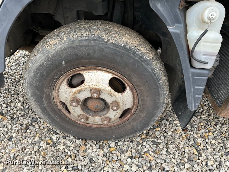 image for item DR5070 2006 Mitsubishi FUSO  flatbed truck