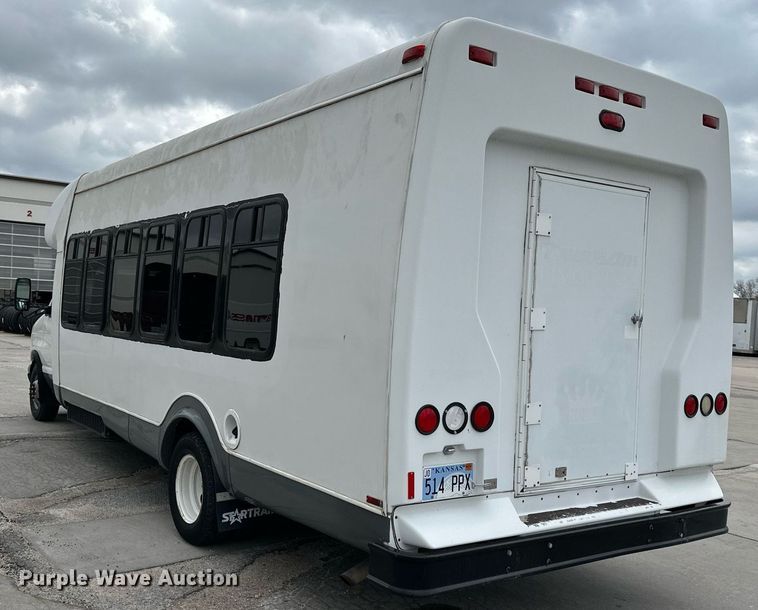 image for item DR5232 2006 Ford E450  shuttle bus