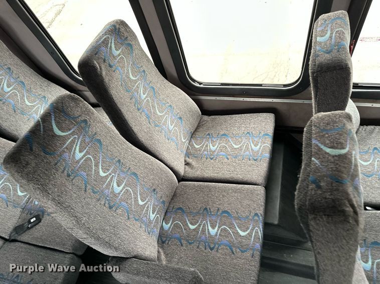 image for item DR5232 2006 Ford E450  shuttle bus