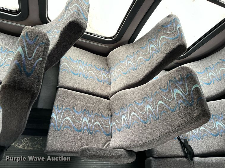 image for item DR5232 2006 Ford E450  shuttle bus