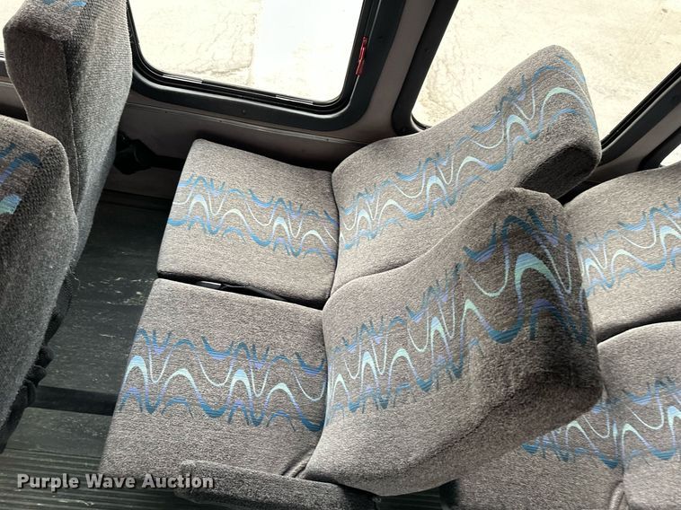 image for item DR5232 2006 Ford E450  shuttle bus