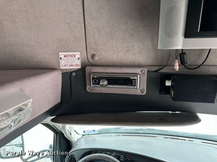 image for item DR5232 2006 Ford E450  shuttle bus