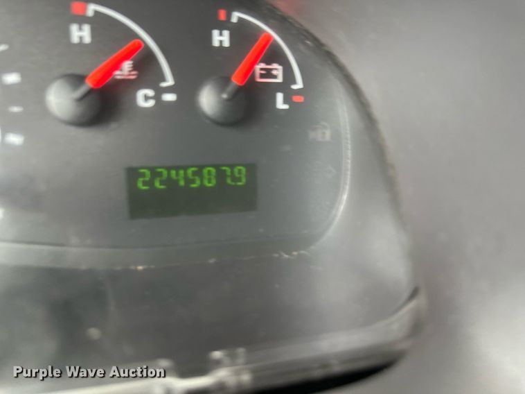 image for item DR5232 2006 Ford E450  shuttle bus