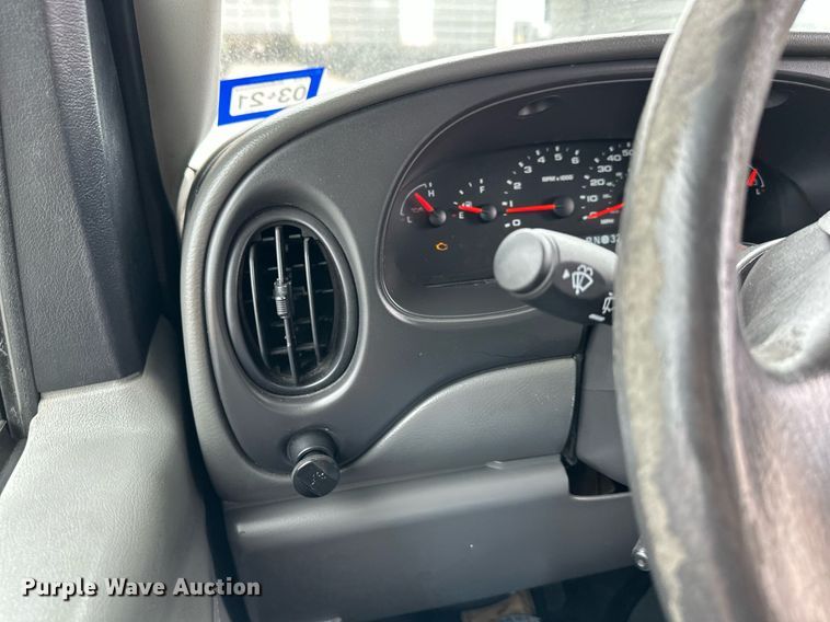 image for item DR5232 2006 Ford E450  shuttle bus