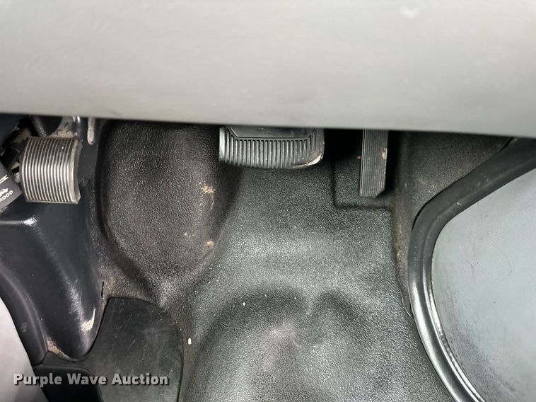 image for item DR5232 2006 Ford E450  shuttle bus