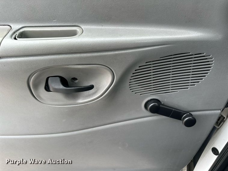 image for item DR5232 2006 Ford E450  shuttle bus