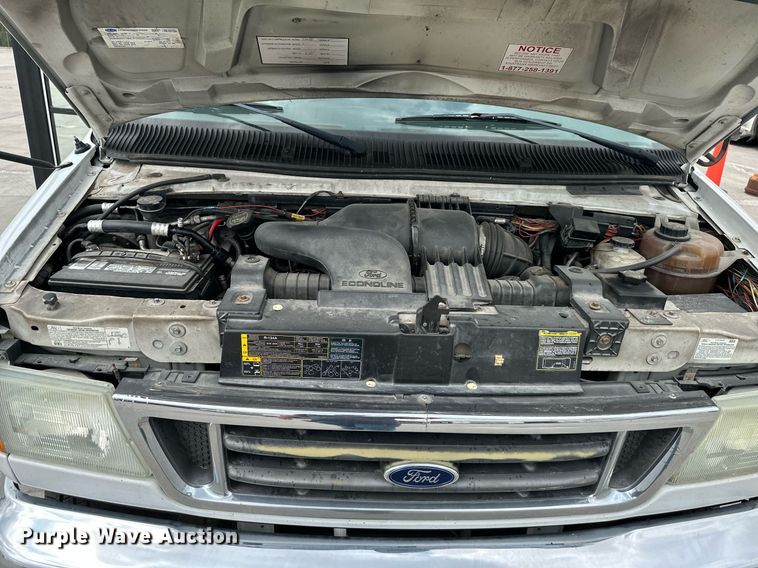 image for item DR5232 2006 Ford E450  shuttle bus