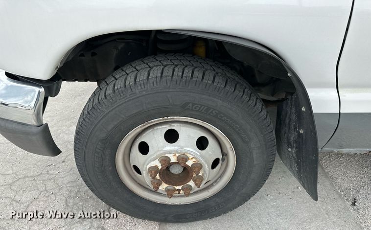 image for item DR5232 2006 Ford E450  shuttle bus