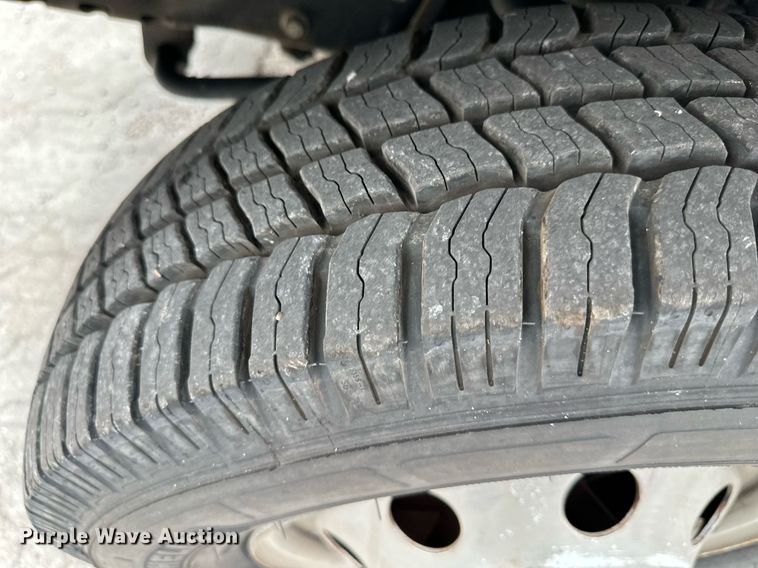 image for item DR5232 2006 Ford E450  shuttle bus