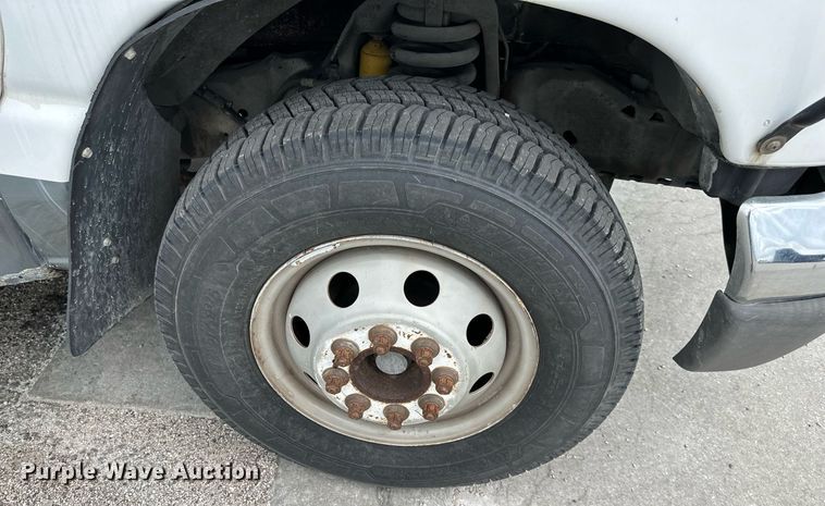 image for item DR5232 2006 Ford E450  shuttle bus