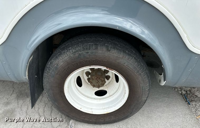 image for item DR5232 2006 Ford E450  shuttle bus