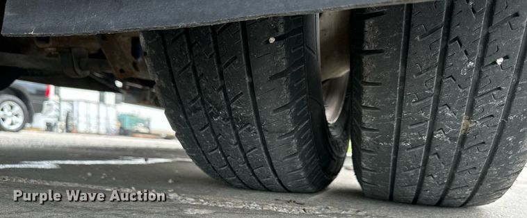 image for item DR5232 2006 Ford E450  shuttle bus