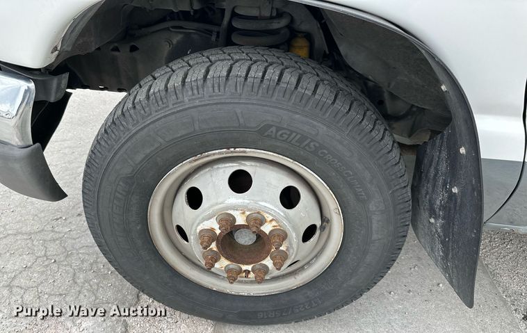 image for item DR5232 2006 Ford E450  shuttle bus