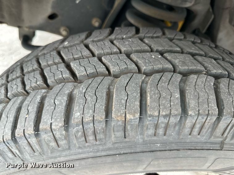 image for item DR5232 2006 Ford E450  shuttle bus