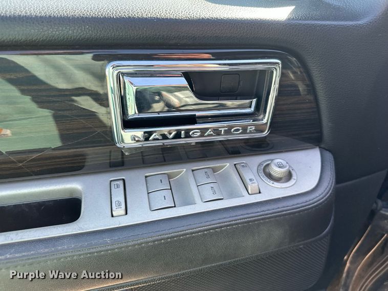 image for item DR5242 2008 Lincoln Navigator L  SUV