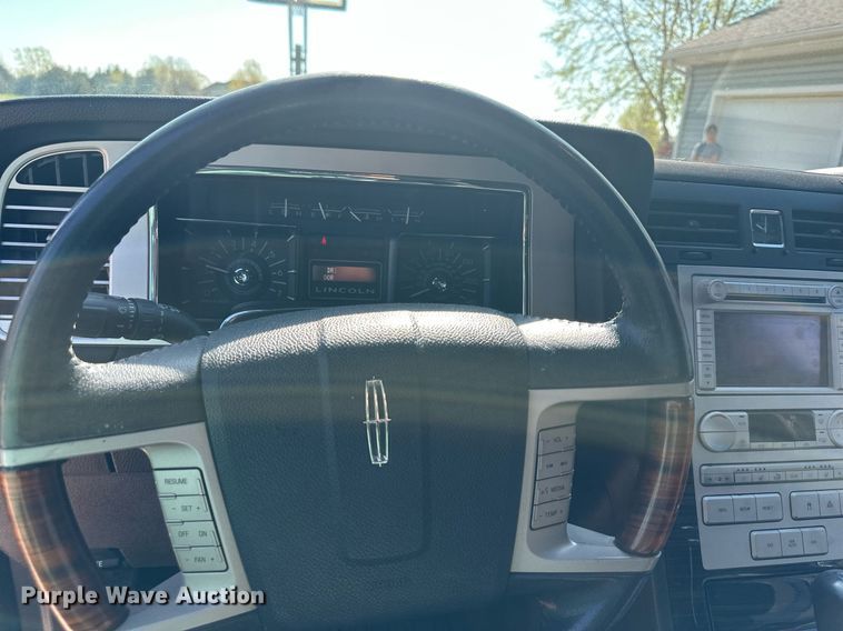image for item DR5242 2008 Lincoln Navigator L  SUV