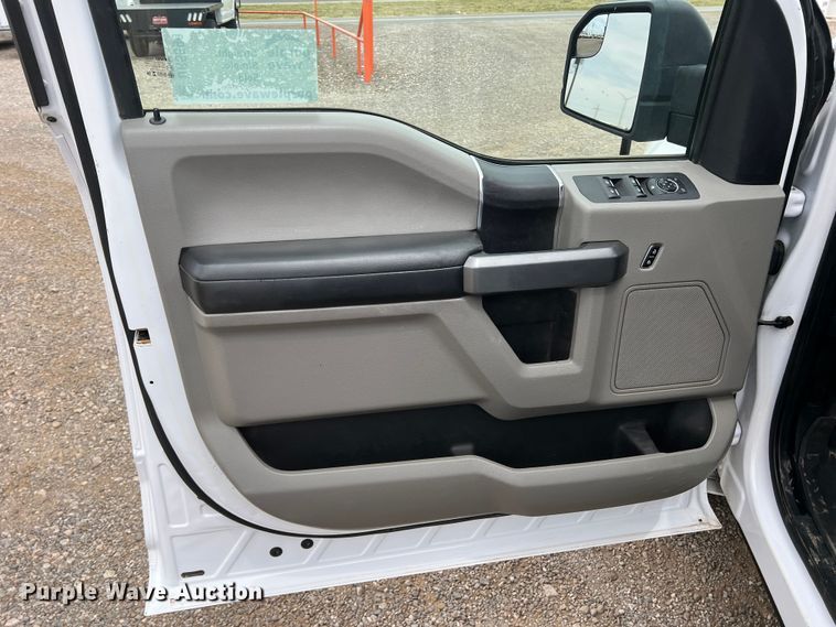 image for item DR5599 2018 Ford F150  Crew Cab pickup truck